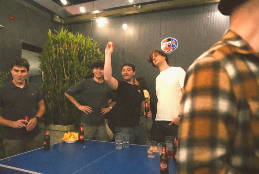 Ping pong sul rooftop a un evento