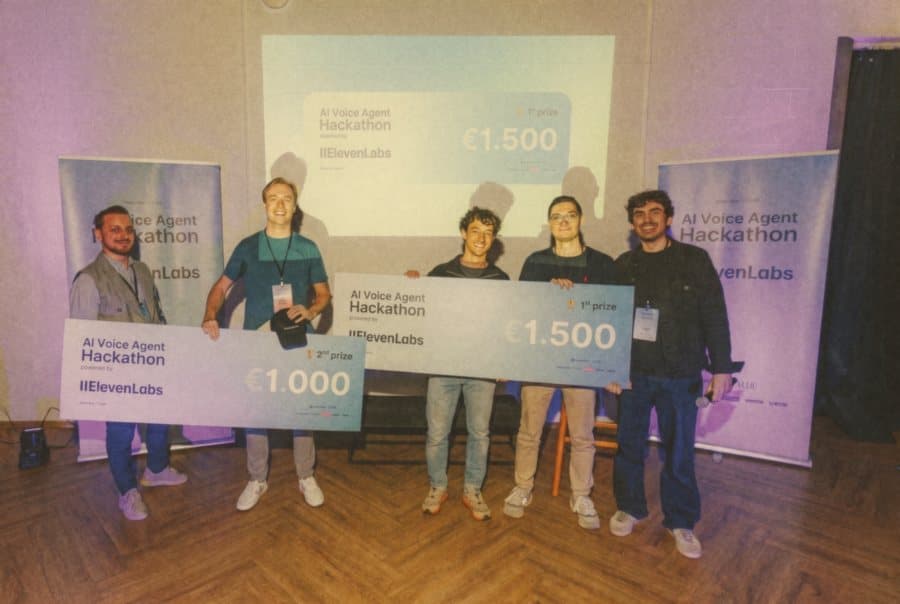 La premiazione dei vincitori dell'AI Voice Agent Hackathon