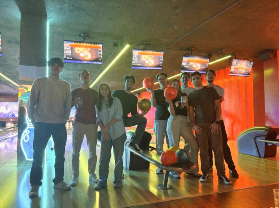 Bowling insieme durante un retreat