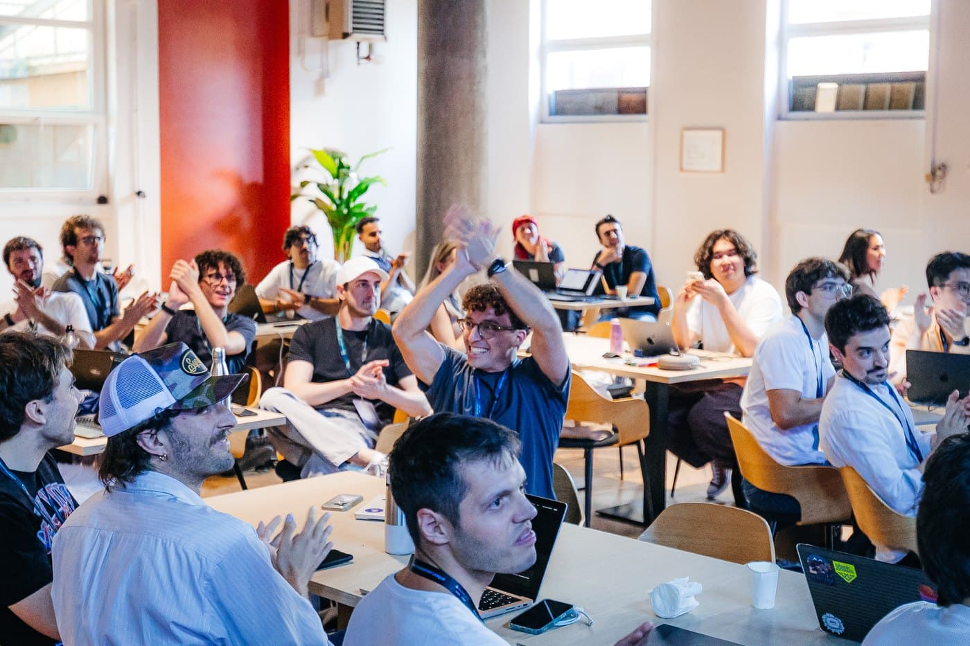 Applausi in sala durante il Coding Agent Hackathon